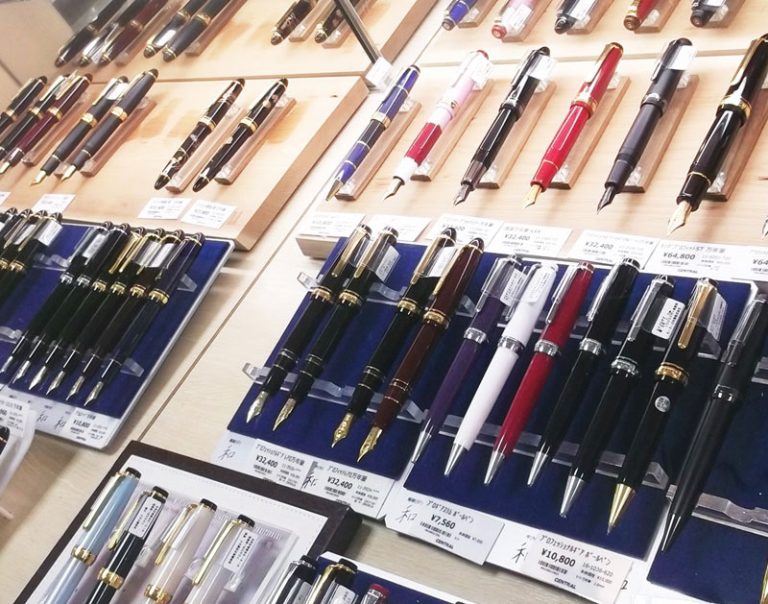 有很多日本制的笔记用品