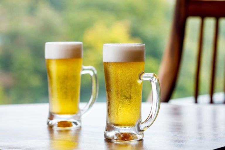 休息室的款待服务 泡完温泉后的啤酒