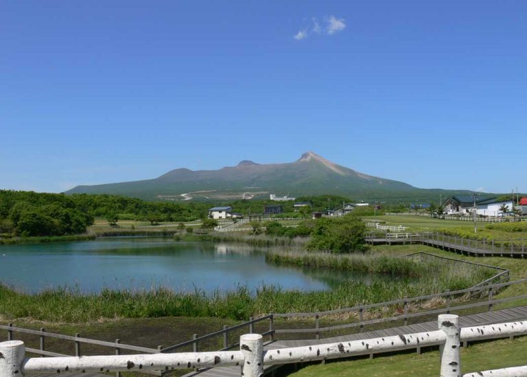 从鹿部町眺望的驹之岳
