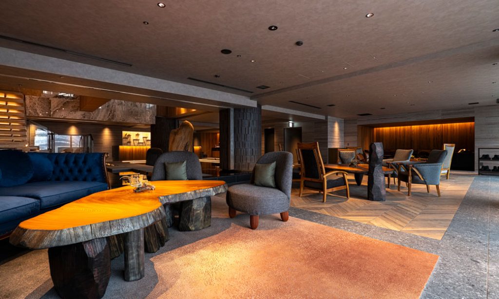 贵宾休息室：从下午开始，除了啤酒外，还提供各类酒精饮品、甜点和轻食。